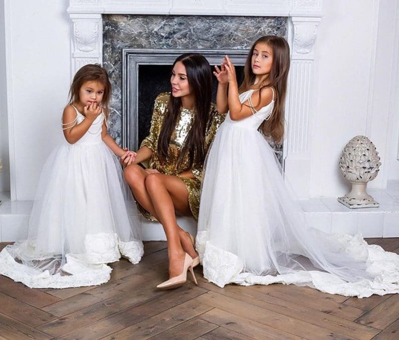 Оксана Самойлова с дочками