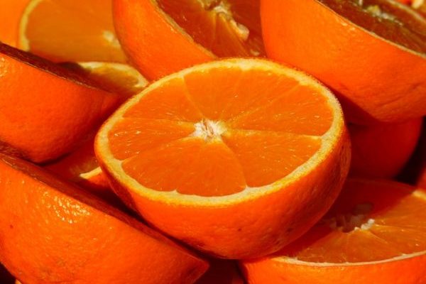 Можно ли есть апельсины при похудении, польза сока для снижения веса