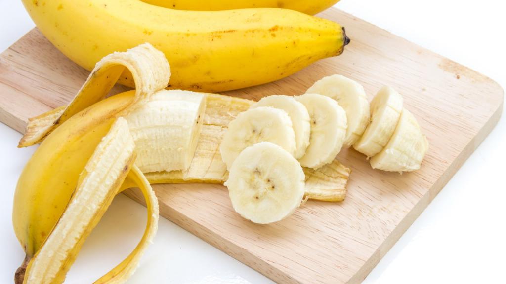 Вкусный завтрак с бананами