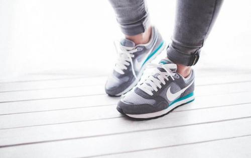 Сколько калорий сжигается при ходьбе 10 км. Сколько калорий тратится при ходьбе пешком
