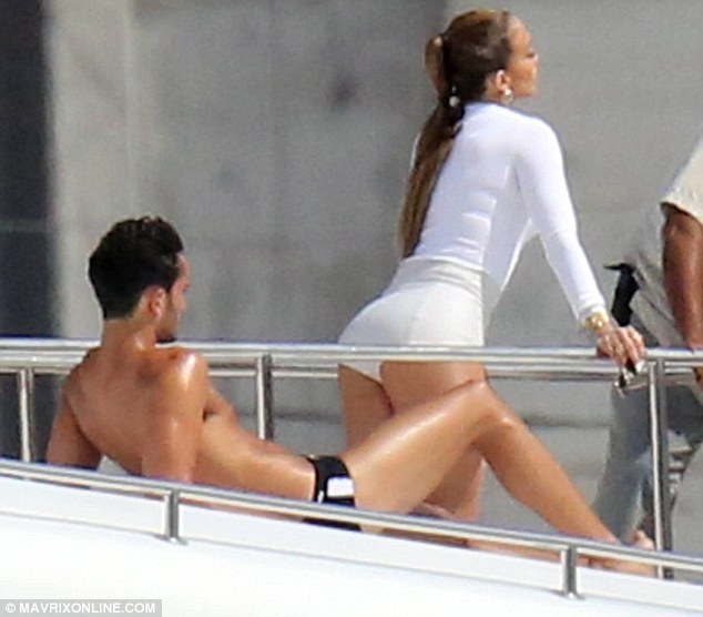 I like it like that: J-Lo let one of the mannequins get a good, long look at her famous derriere (in $950 Ashton Michael shorts, no less) as she leaned on the rail of the vessel