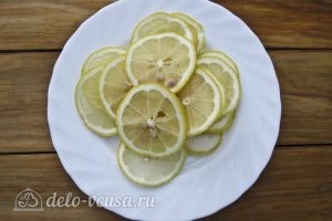 Вода Сасси: Нарезаем лимон