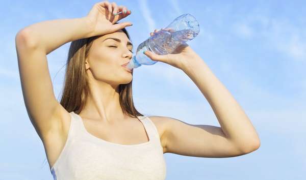 Как правильно пить воду для похудения Фото девушки