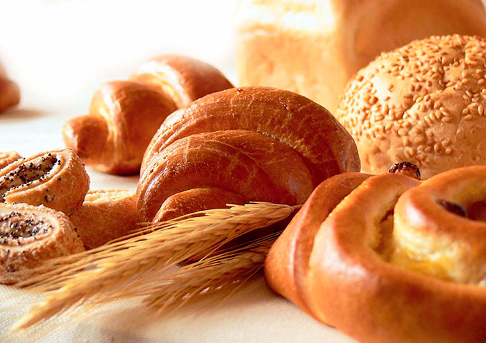 Белый хлеб очень калорийный, поэтому при похудении его лучше исключить из рациона