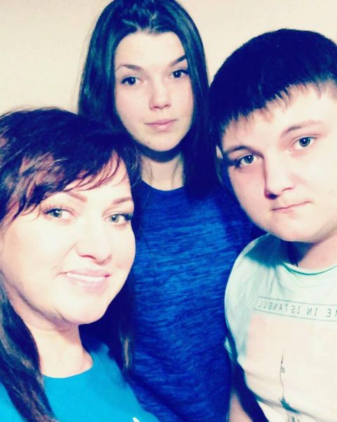 Ольга Картункова с дочерью Викой и сыном Сашей