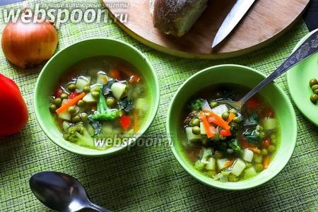 Фото рецепта Овощной суп с брокколи и горохом