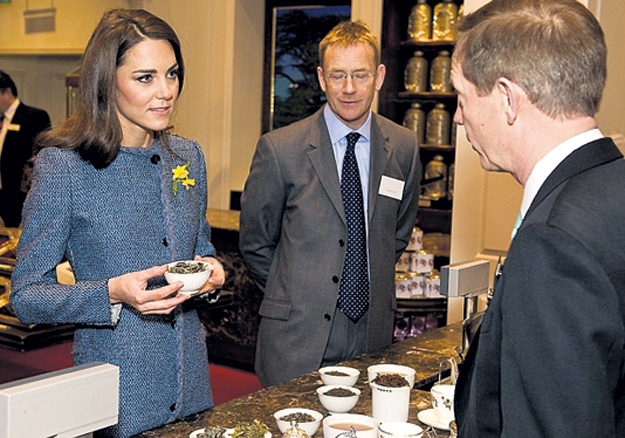 Герцогиня Кембриджская сильно удивилась, узнав, что теперь в чай молоко лить не обязательно