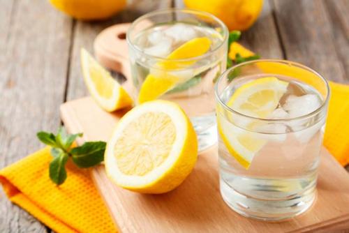 Вода с лимоном и имбирем на ночь. Детокс вода с имбирем и лимоном