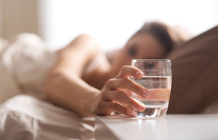 Полезно ли утром натощак пить воду? Японская методика утверждает - да...