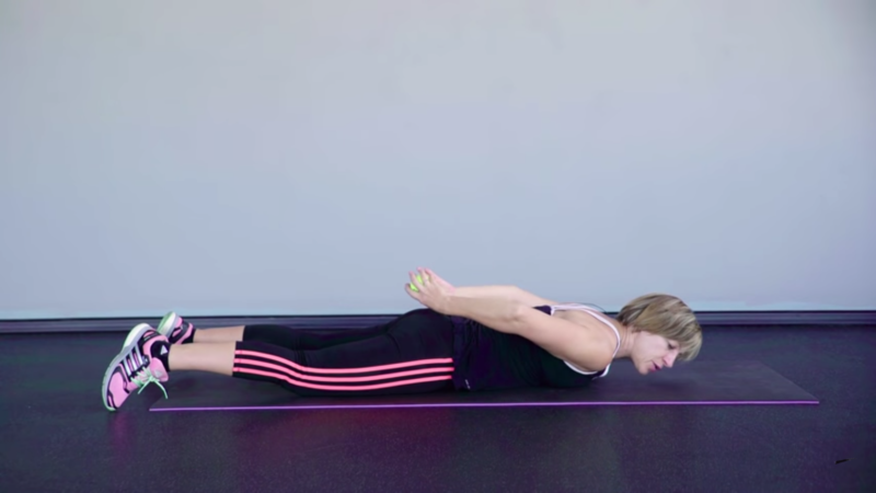 Женская гимнастика для похудения - дополнительная нагрузка при подъеме корпуса