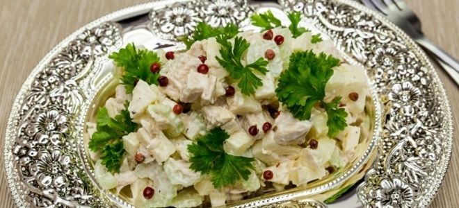 салат с сельдереем стеблевым рецепты и курицей