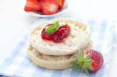 English Muffin with Jam and Fresh Strawberries - Weight Loss Resources